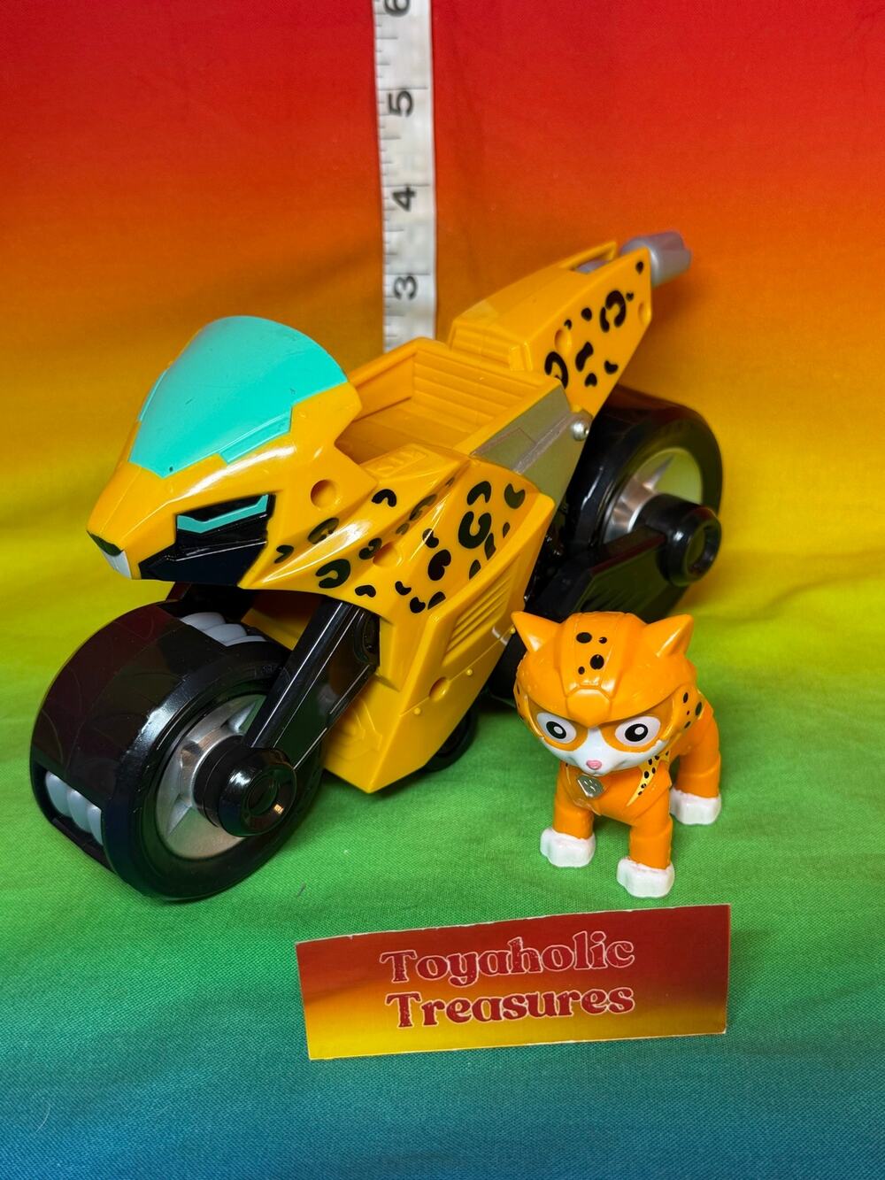PAW Patrol Cat Pack Wild's Feature Vehicle & Figure